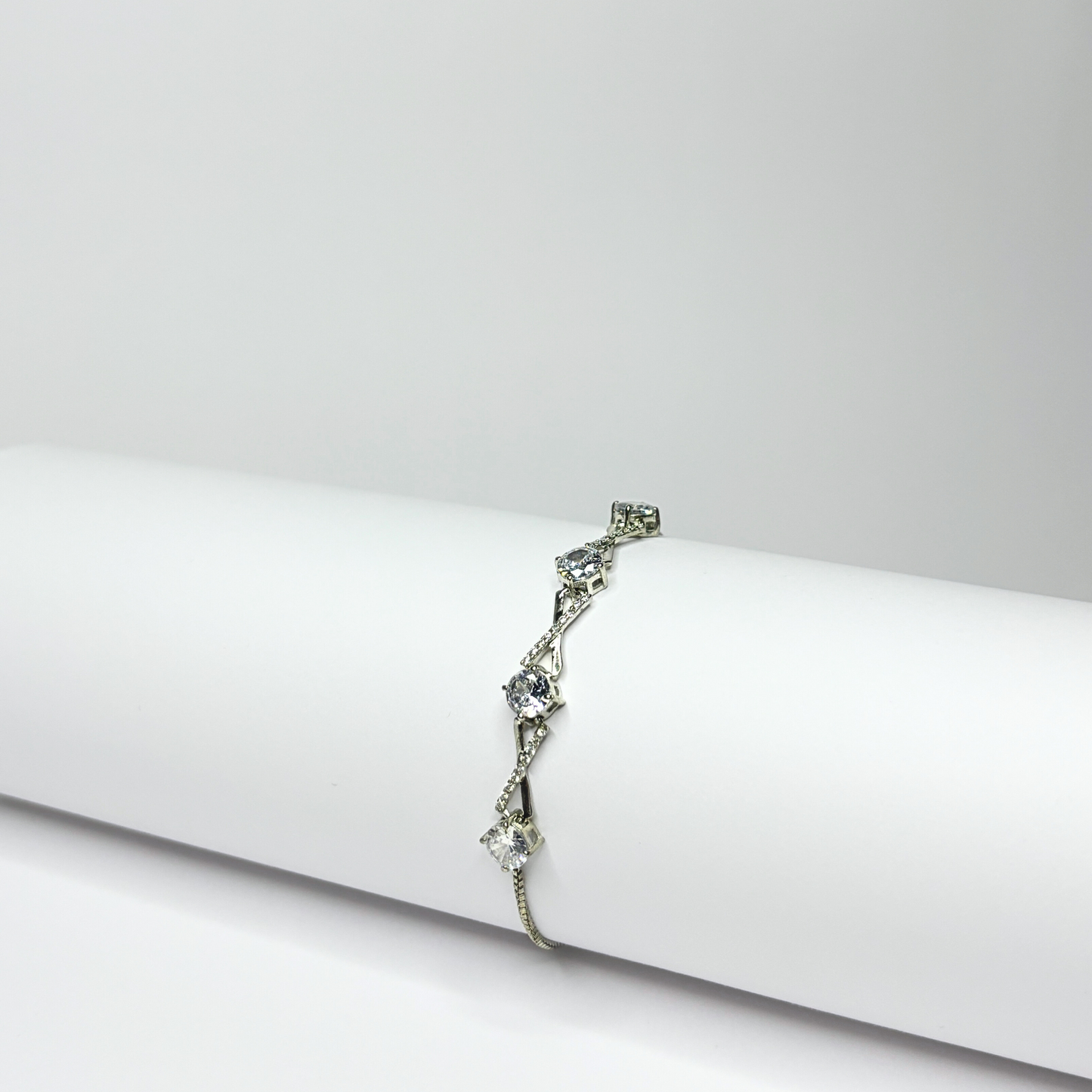Silver Entangled solitaire Bracelet